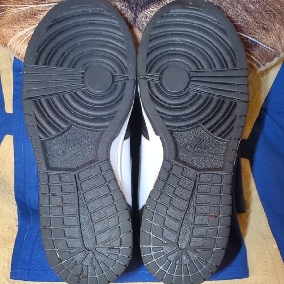 Authentic Nike Dunk High Retro Panda Black & White Sneakers with Red Logo $60 - Picture 6 of 6